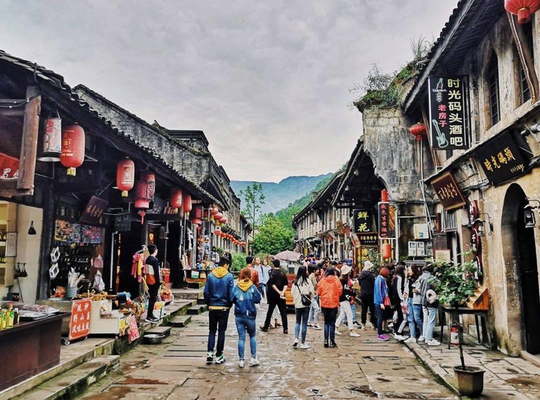 探索未知山峰